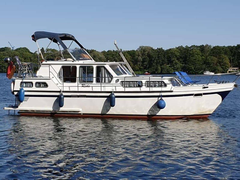 8h Private Wannsee Lake and Werder Yacht Cruise - Who Should Consider This Tour?
