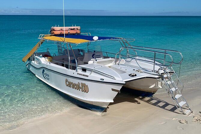 8HR Fullday Private Boat in Gracebay - An Authentic Day Out with a Personal Touch