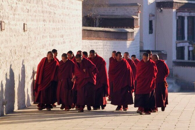 9 Days Lhasa Gyantse Shigatse Everest Namtso Group Tour - FAQs
