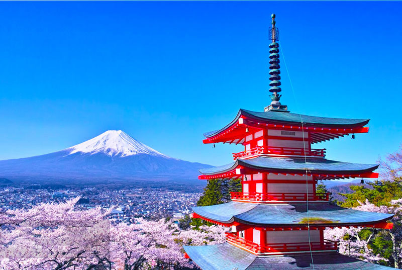 9-person small group tour | Six major photo spots at Mount Fuji | Arakurayama Sengen Park & Hinokawacho Clock Shop & Internet-famous Lawson & Oshino Hakkai & Lake Kawaguchiko & Lake Yamanakako | Departing from Tokyo - Lawson: a familiar store in an unlikely frame