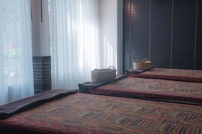 90 mins of Relaxing Foot and Back with thai balm or Oil - Why This Experience Excels