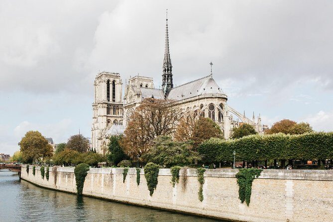90 Minutes Notre Dame Exterior Semi Private Tour - The Experience in Detail