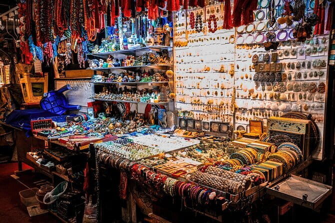 A Day in the life of a Hong Konger: Kowloon Free Walking Tour - Exploring the Itinerary in Detail