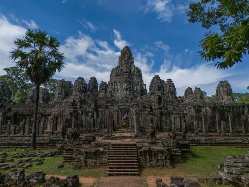 A day with a Portuguese-speaking guide to the temples of Angkor. - Exploring the Temples of Angkor: A Practical and Inspiring Day