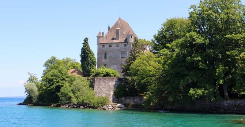 A guided tour of the medieval village of Yvoire - Key Points