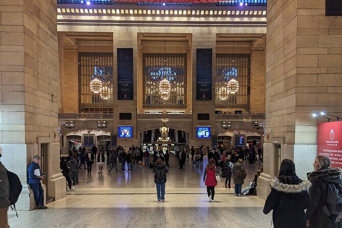 A Half Day Walk Between the Skyscraper Clusters of Manhattan - Key Points