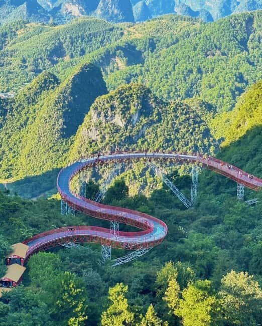 A Leisury Journey through Guilin's Landscapes - Exploring the Glittering Silver Cave
