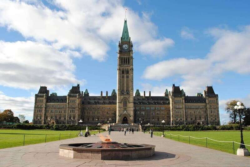 A Romantic Walking Tour Through Ottawa - A Detailed Look at the Experience