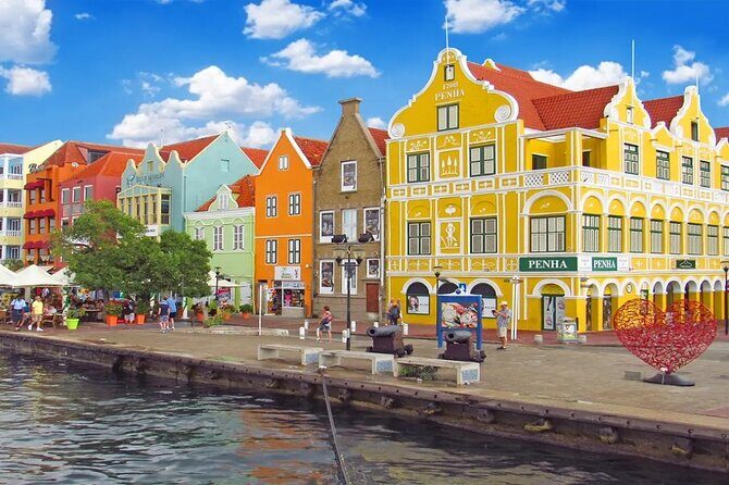 A Taste of Curaçao: City tour, Chobolobo & Mambo Beach Escape - Experience the Heart of Willemstad with "A Taste of Curaçao"