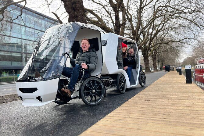 A Unique and Fun 1 Hour city tour of Dublin - Dublin in a Flash: A Unique 1-Hour Electric Pedal Cab Tour