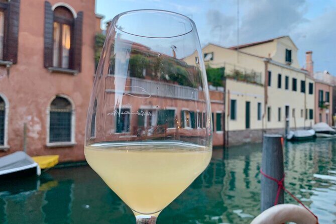 A Venetian Evening - Wine Tasting & Cicchetti with a Local guide - A Detailed Look at the Experience