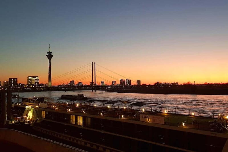 A walk through Düsseldorf - Starting Point: Pegeluhr