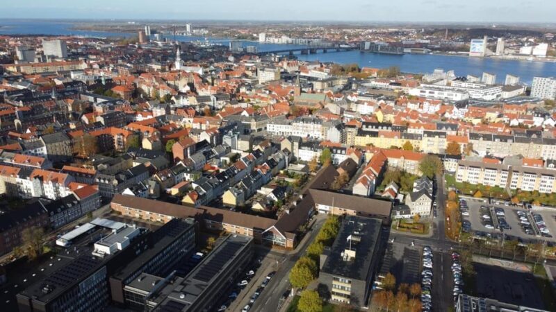 Aalborg: Express Walk with a Local in 60 minutes - Exploring Aalborg in 60 Minutes: What to Expect