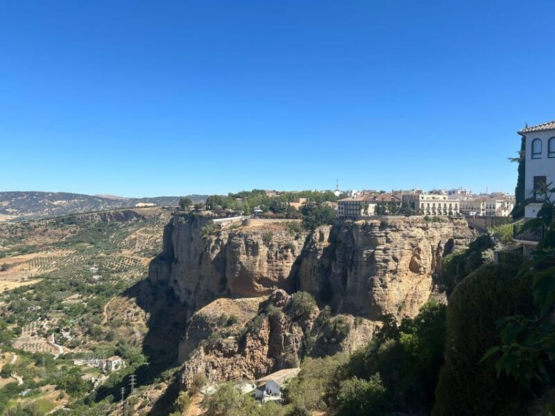 ab Marbella: Private VIP-Tour Ronda incl. Transfer + Tapas - Key Points