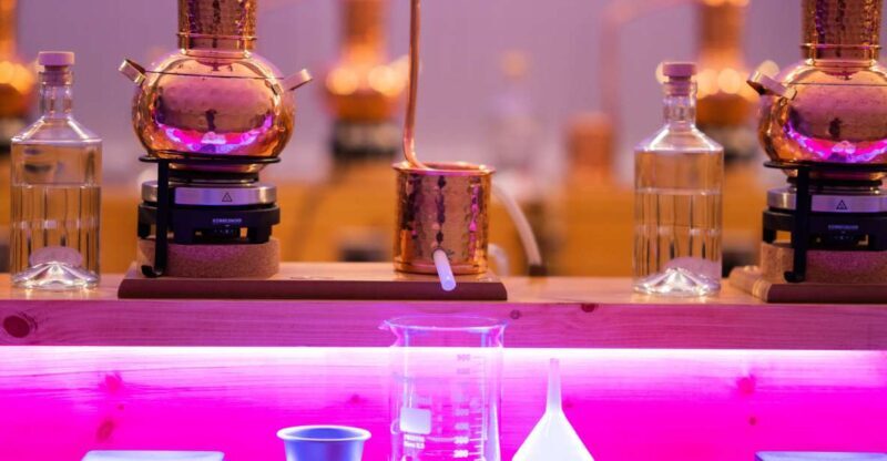 Aberdeen: Gin Distillery Discovery Tour with Welcome Drink - Shopping and Takeaways