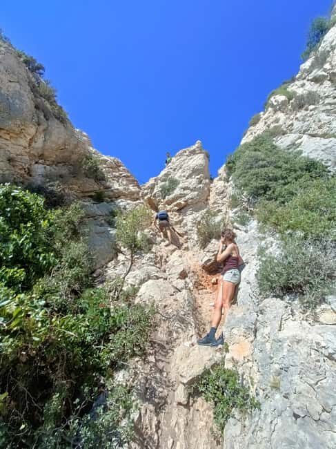 Absolut Calanques de Marseille. Canyons, fisher village and turquoise beach - A Deep Dive into the Experience