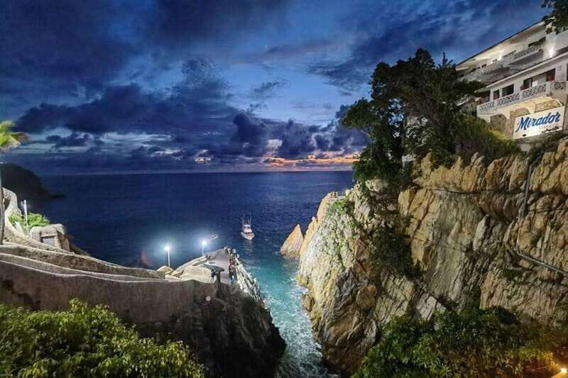 -Acapulco: Bella Vista Dinner with Drinks and Cliff Diving - A Closer Look at the Experience