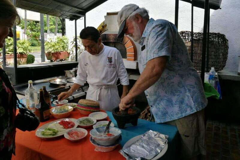 -Acapulco: Mexican Cooking Class and Market Tour Experience - Who Should Book This Experience?