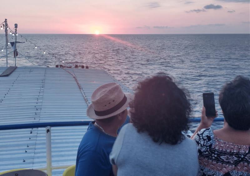 Acapulco: Sunset Party Boat Tour with Open Bar - Discovering the Sunset in Acapulco: A Practical Review of the Party Boat Tour