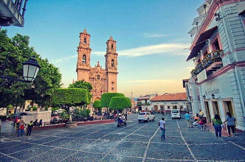 Acapulco to Taxco: One-Day Colonial Silver City Tour - Transportation, Duration, and Group Size