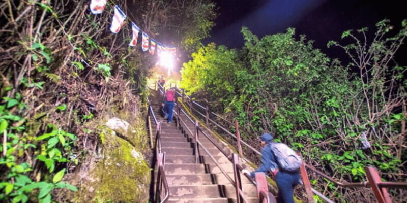 Adams Peak Overnight Private Trek through Peak Wilderness - The Experience Provider: Aktivitar