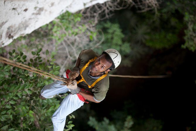 Adrenaline Pumping Black Hole Drop: Rappelling at Ian Anderson's Caves Branch - Exploring the Adrenaline-Pumping Black Hole Drop at Ian Andersons Caves Branch