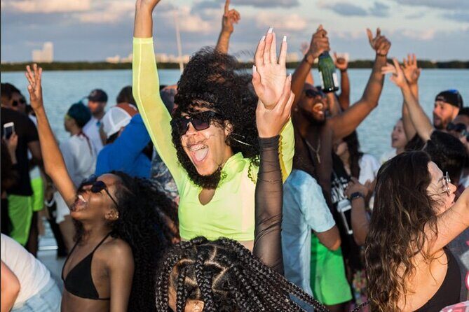 Adults only Hip Hop Sessions Boat Party Cancun - What We Like & What to Consider