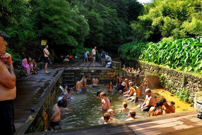 Adventure in the Furnas, with volcanoes, lagoons and tea plantations - Key Points