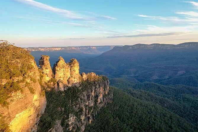 Adventurous Blue Mountains hike up the iconic Three Sisters - A Closer Look at the Journey