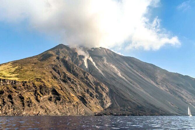 Aeolian Islands - Sailing week with skipper and assistant - Key Points