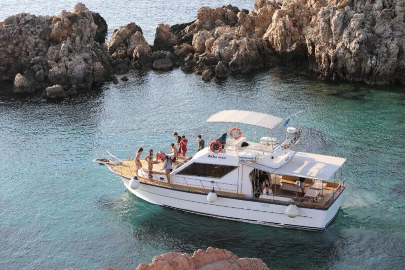 Aeolus Motor Yacht cruise in Paros - A Deep Dive into the Aeolus Motor Yacht Experience