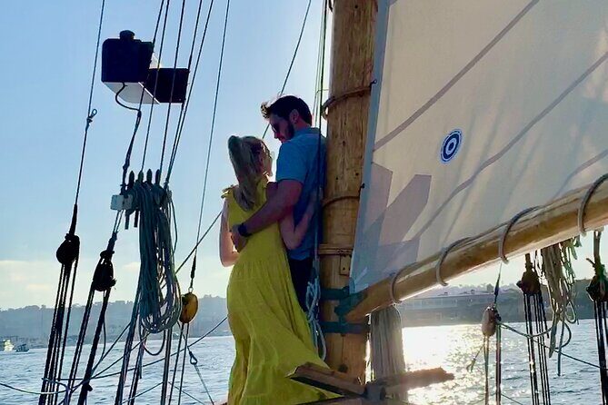 Afternoon Sail On A Charming Vintage Yacht Beer &. Wine Included - Who Will Love This Experience?