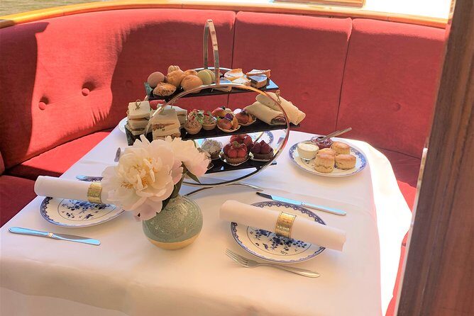 Afternoon tea Amsterdam - Discovering Amsterdam from the Water with Afternoon Tea