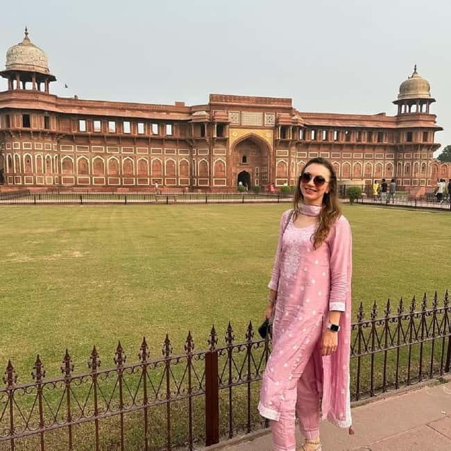 Agra: City Tour with Taj Mahal, Mausoleum, & Agra Fort Visit - Exploring Agra: A Well-Balanced Tour of Iconic Monuments for Curious Travelers