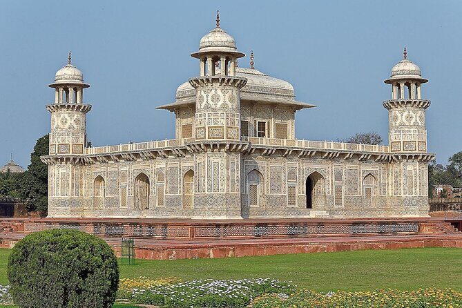 Agra Day Trip from Delhi Taj Mahal and Agra Fort by Train - Return Journey: Relaxing on the Train