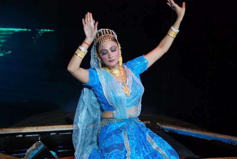 Agra: Mohabbat the Taj show tickets and agra transfers - An In-Depth Look at the Mohabbat the Taj Show Experience