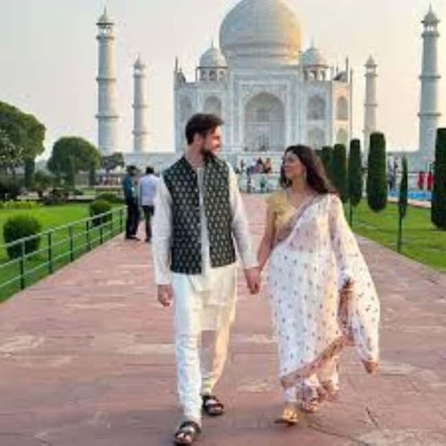 Agra: Skip the Line Taj Mahal with photographer & Dress Rent - Key Points
