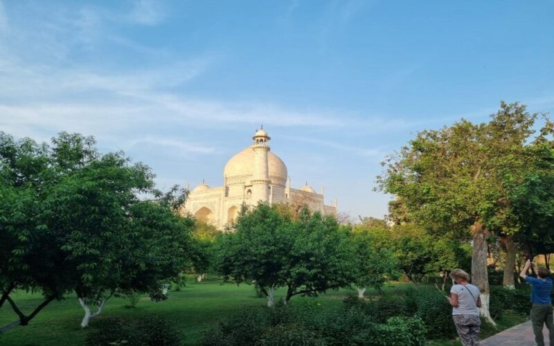 Agra: Sunrise Taj Mahal Tour with taj mahal full moon light - The Experience for Different Travelers