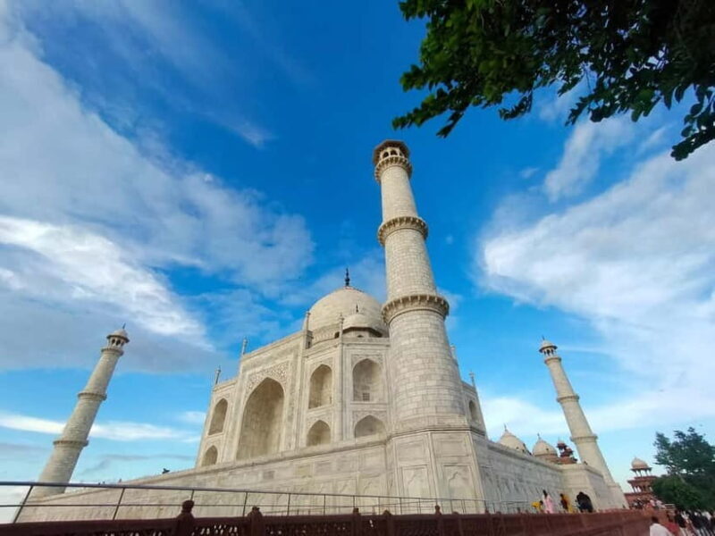 Agra: Taj Mahal Guided Tour with Photographer & Rental Saree - The Dressing Experience