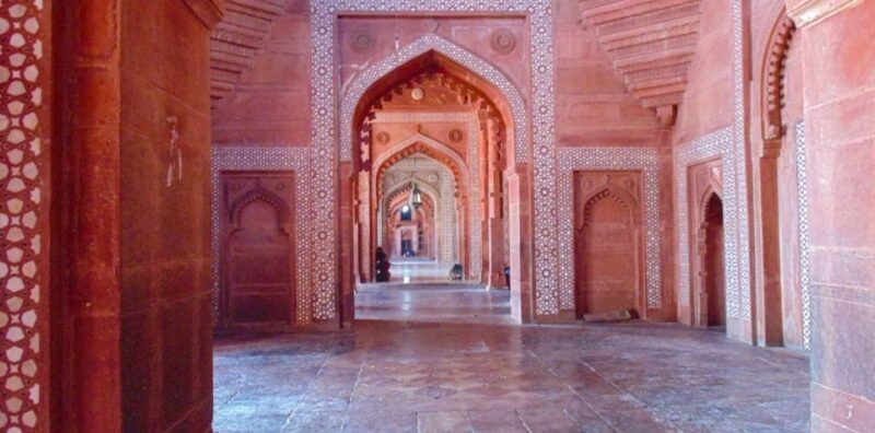 Agra: Taj Mahal Tour With Traditional Indian Dress - Exploring the Taj Mahal — In the Quiet Hours