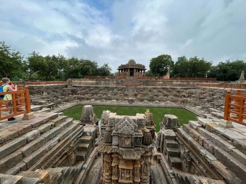 Ahmedabad: Sun Temple of Modhera & Queen's Stepwell Day Trip - Key Points