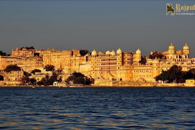 Ahmedabad to Udaipur private transfer - The Vehicle and Comfort