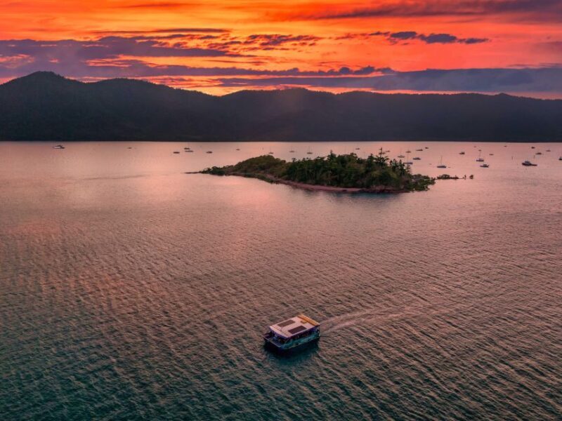 Airlie Beach: Bottoms Up Sunset Cruise with Drink - A Sun-Kissed Adventure: The Bottoms Up Sunset Cruise in Airlie Beach