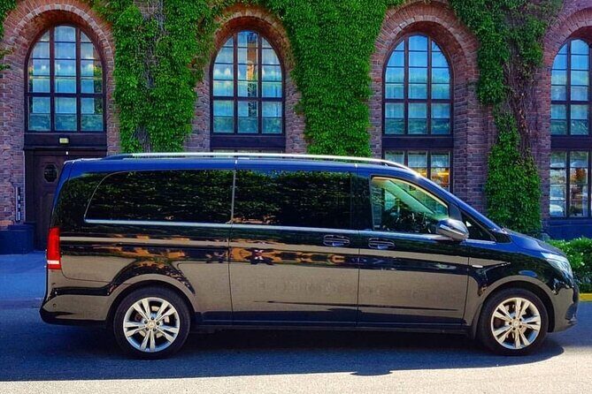 Airport Limousine Transfer: Stockholm City to Arlanda Airport 1-7 Passengers - A Closer Look at the Stockholm to Arlanda Airport Transfer