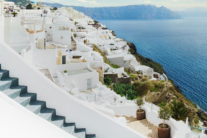 Airport, Port and Hotel Private Transfer in Santorini - A Close Look at the Transfer Experience in Santorini