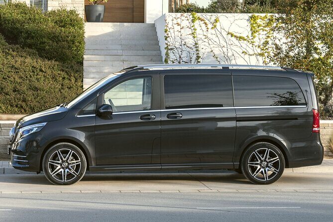 Airport Transfer: Sydney to Sydney Airport SYD by Luxury Van - Sydney Airport Transfer by Luxury Van: A Practical and Comfortable End to Your Trip