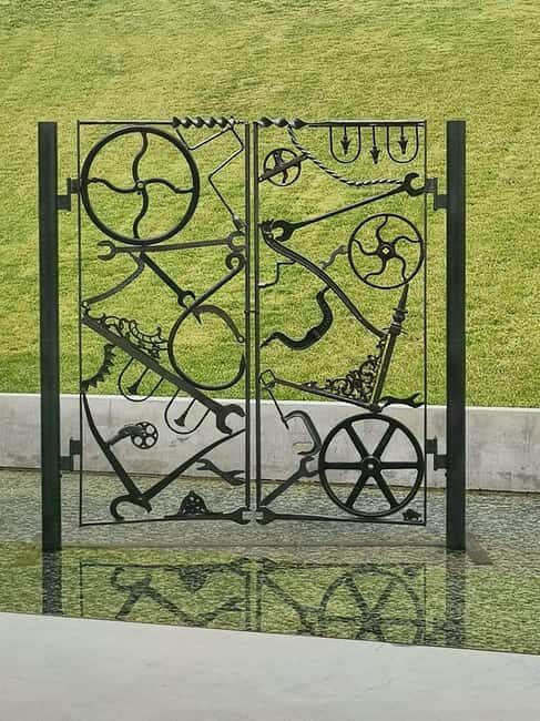 Aix en Provence: Discovery of Prestigeous Wineries and Art - An In-Depth Look at the Tour Experience