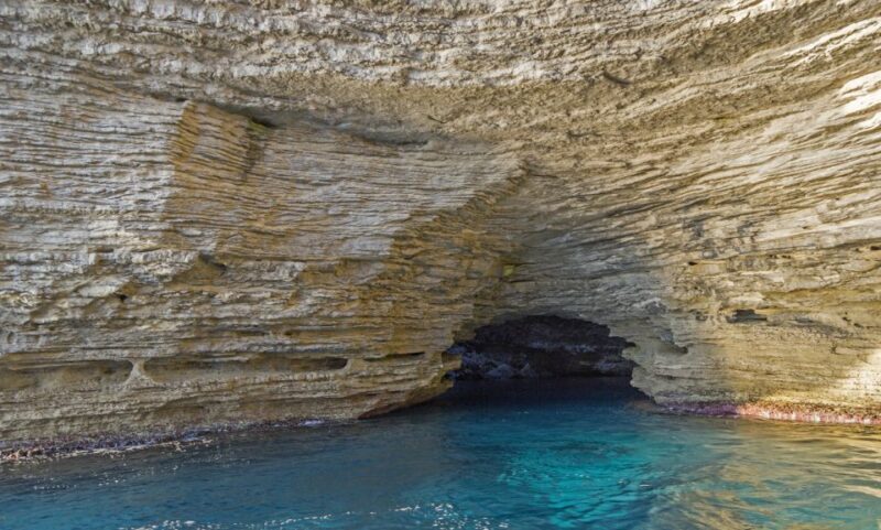 Ajaccio/Porticcio: Lavezzi Islands/Bonifacio Caves Boat Tour - Key Points