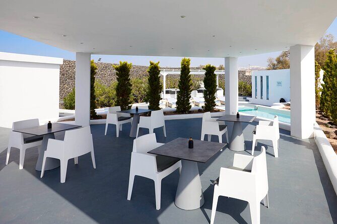 Akrotiri: Couples Massage with Dinner, Pool Access, wine, fruits - An In-Depth Look at the Experience