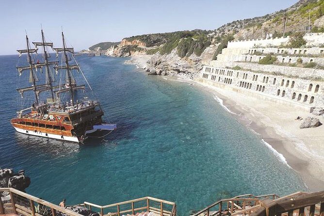 Alanya Catamaran Boat Trip incl. Lunch and drinks - In-Depth Review of the Alanya Catamaran Experience